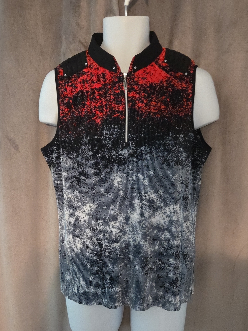 jamie sadock Size Large Red Black and Gray Ombre Zip-Front Sleeveless Top